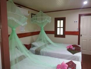 The Royal Bamboo Lodge Khao Sok National Park Экстерьер фото